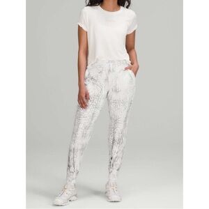 Lululemon Warm Down Jogger 7/8 Length Thread Dye‎ White Black Size 6